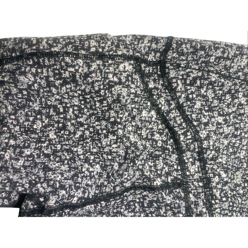 Lululemon Invigorate 7/8 Tights EUC - Picture 10 of 10